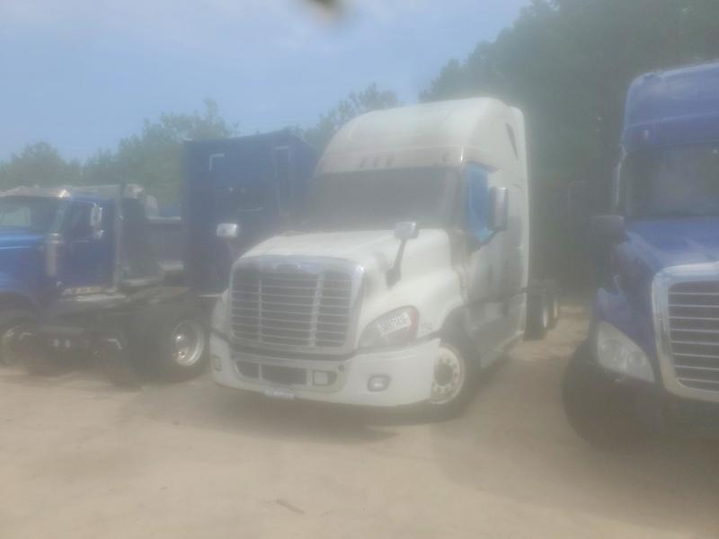 2015 Freightliner Cascadia VIN 1FUJGLBG8FLGF3296 COPART salvage auction — BURN, SC - CERT OF TITLE-SALVAGE, sold $1,100 on 2026-08-28 (photo 2)