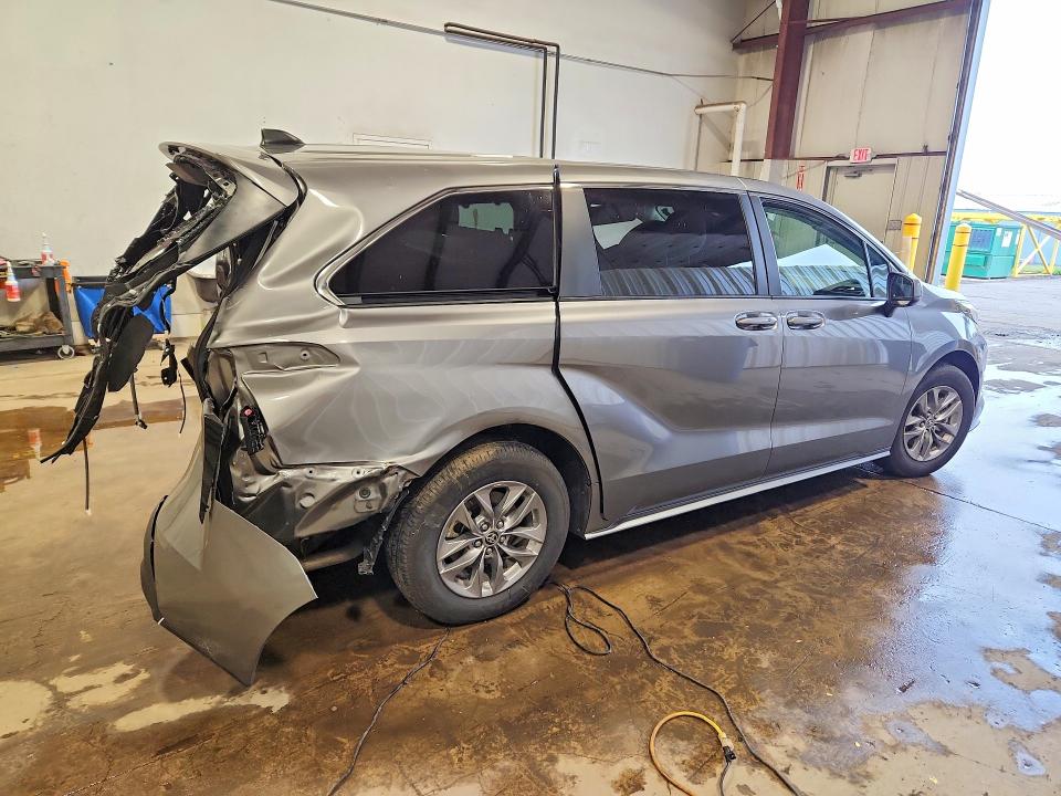 2026 Toyota Sienna VIN 5TDKRKEC6TS295197 COPART salvage auction — REAR END, FL - CERTIFICATE OF TITLE, sold $11,800 on 2026-07-27 (photo 3)
