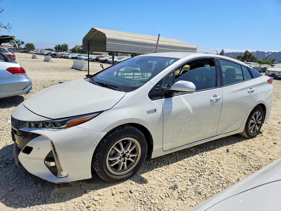 2017 Toyota Prius prime VIN JTDKARFP6H3035943 — COPART salvage auction photo