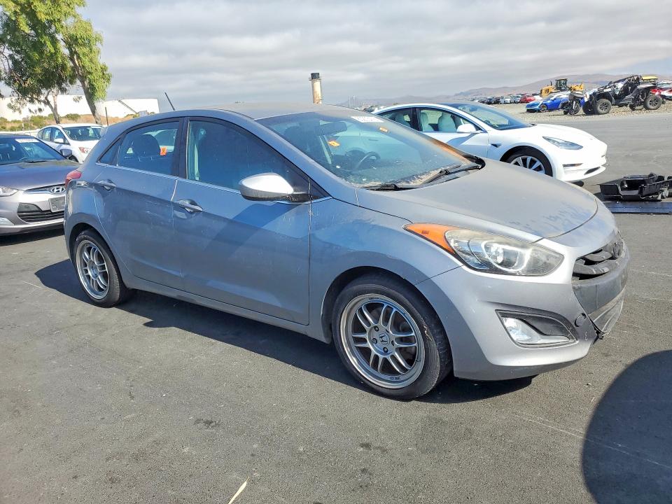 2014 Hyundai Elantra VIN KMHD35LH6EU193922 COPART salvage auction — VANDALISM, Ca - Dis/Dlr/Exp Only Clean Title, sold $1,000 on 2026-07-27 (photo 4)
