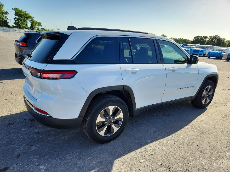 2024 Jeep Cherokee VIN 1C4RJYB6XRC116595 COPART salvage auction — SIDE, MD - CERTIFICATE OF TITLE, sold $21,600 on 2026-07-27 (photo 3)