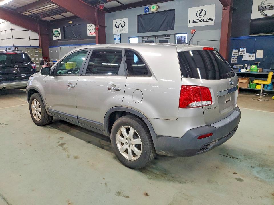2013 Kia Sorento VIN 5XYKTCA64DG416539 COPART salvage auction — MINOR DENT/SCRATCHES, Ct - Certificate Of Title, sold $450 on 2026-07-09 (photo 2)