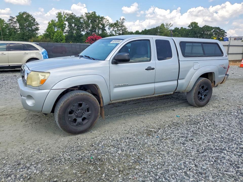 2005 Toyota Tacoma VIN 5TEUU42N15Z143925 COPART salvage auction — MINOR DENT/SCRATCHES, NC - SALVAGE CERT-REBUILT, sold $4,650 on 2026-07-27 (photo 1)