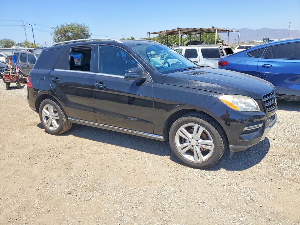 2013 Mercedes-benz M-klasse VIN 4JGDA5JB4DA102909 COPART salvage auction — MINOR DENT/SCRATCHES, Ca - Dis/Dlr/Exp Only Clean Title, sold $2,500 on 2026-07-10 (photo 4)