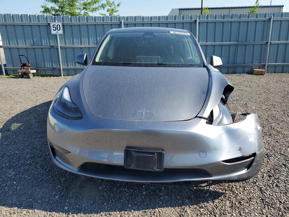 2025 Tesla Model y VIN 7SAYGDEE9SF275268 COPART salvage auction — SIDE, ON - PERMIT NO BRAND - UNFIT, sold $9,500 on 2026-07-23 (photo 5)