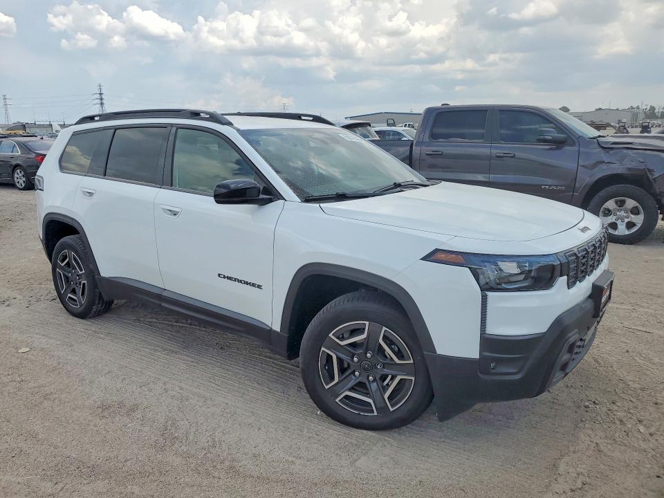 2026 Jeep Cherokee VIN 3C4PJMB20TT157312 COPART salvage auction — SIDE, Co - Salvage Title, sold $19,500 on 2026-07-28 (photo 4)