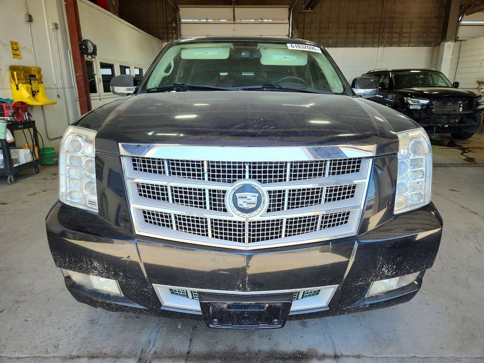 2011 Cadillac Escalade VIN 1GYS4KEF6BR155814 COPART salvage auction — MECHANICAL, Mn - Non Public Clean Title, sold $775 on 2026-07-23 (photo 5)