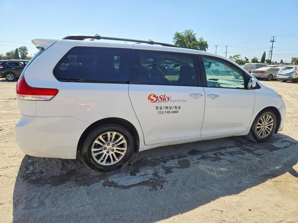 2011 Toyota Sienna VIN 5TDYK3DC7BS021513 COPART salvage auction — MINOR DENT/SCRATCHES, CA - DIS/DLR/EXP ONLY CLEAN TITLE, sold $925 on 2026-07-16 (photo 3)