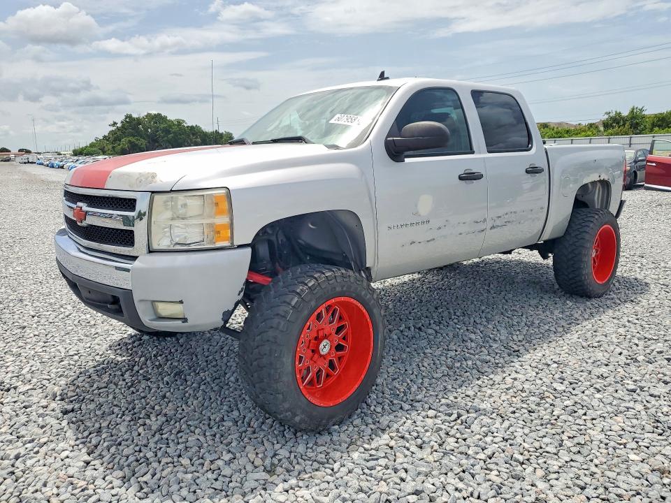 2010 Chevrolet Silverado VIN 3GCRCREA5AG118014 COPART salvage auction — MINOR DENT/SCRATCHES, Fl - Certificate Of Title, sold $975 on 2026-07-29 (photo 1)