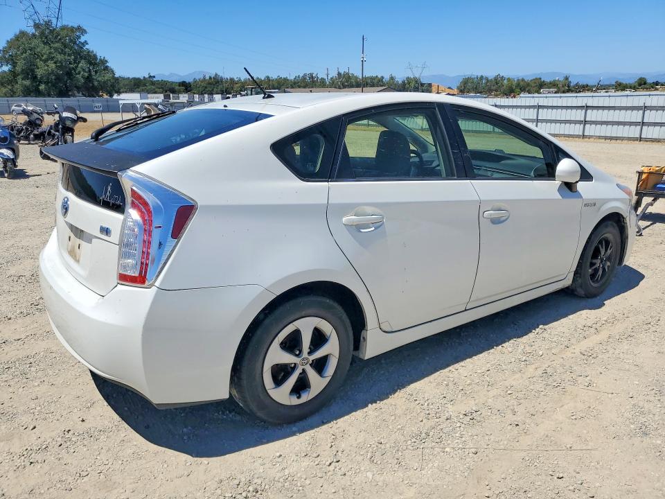 2014 Toyota Prius VIN JTDKN3DU6E0369154 COPART salvage auction — MINOR DENT/SCRATCHES, Ca - Dis/Dlr/Exp Only Clean Title, sold $1,350 on 2026-07-31 (photo 3)