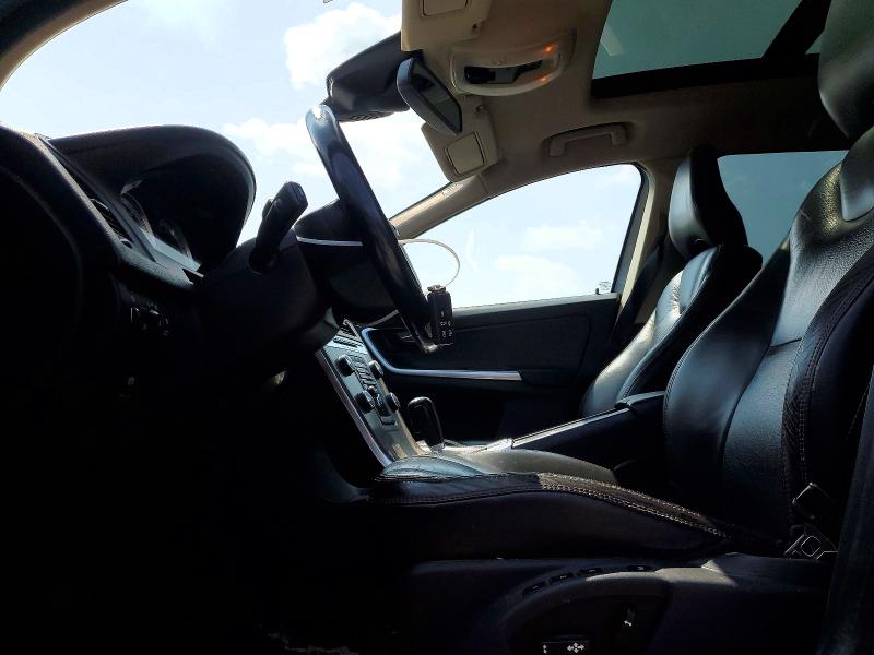 2012 Volvo Xc60 VIN YV4902DZ5C2296473 COPART salvage auction — SIDE, On - Permit No Brand - Unfit, sold $575 on 2026-08-13 (photo 7)