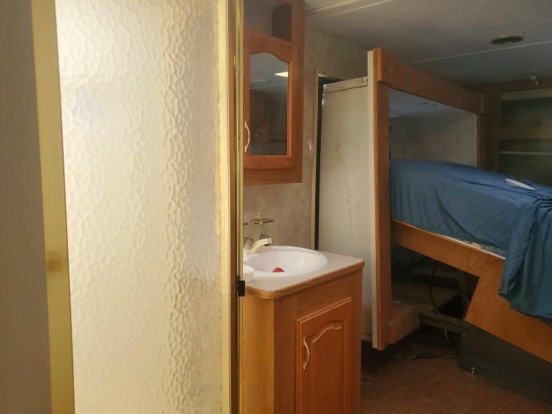 2004 Sprinter Sprinter VIN 4YDF292234A211598 COPART salvage auction — ROLLOVER, Ia - Certificate Of Title, sold $70 on 2026-09-15 (photo 6)