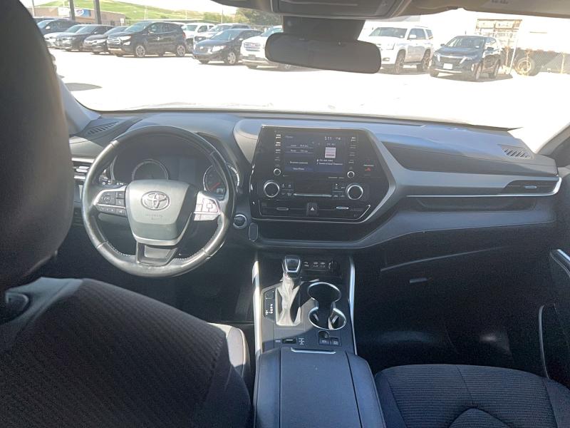 2022 Toyota Highlander VIN 5TDZZRAH3NS107358 COPART salvage auction — MINOR DENT/SCRATCHES, Tx - Certificate Of Title (P), sold $15,100 on 2026-07-27 (photo 9)