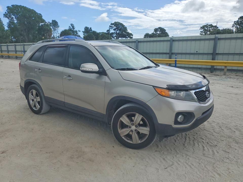 2013 Kia Sorento VIN 5XYKU4A65DG370156 COPART salvage auction — SIDE, Fl - Cert Of Title Slvg Rebuildable, sold $575 on 2026-07-15 (photo 4)