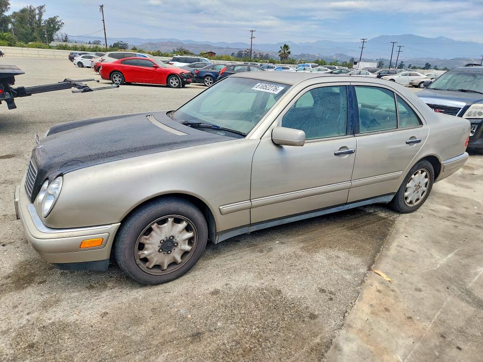 1999 Mercedes-benz E-class VIN WDBJF65H3XA900947 COPART salvage auction — MINOR DENT/SCRATCHES, Ca - Dis/Dlr/Exp Only Clean Title, sold $275 on 2026-07-17 (photo 1)