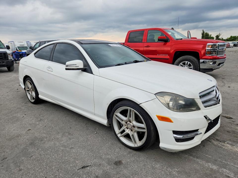 2013 Mercedes-benz C-klasse VIN WDDGJ4HB6DF990105 COPART salvage auction — FRONT END, Fl - Certificate Of Title, sold $4,000 on 2026-08-14 (photo 4)