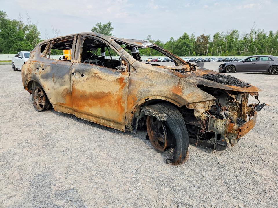 2016 Toyota Rav4 VIN JTMBFREV1GJ077450 COPART salvage auction — BURN, Ny - Mv-907A Salvage Certificate, sold $250 on 2026-07-27 (photo 4)