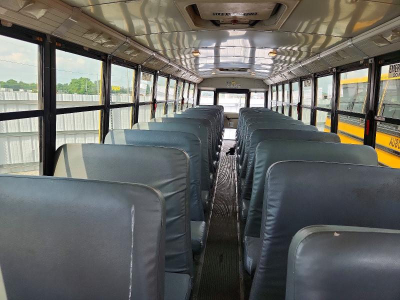 2012 Thomas Saf-t-liner c2 VIN 4UZABRDT0CCBN9741 COPART salvage auction — NORMAL WEAR, IL - CERTIFICATE OF TITLE, sold $2,000 on 2026-09-09 (photo 6)