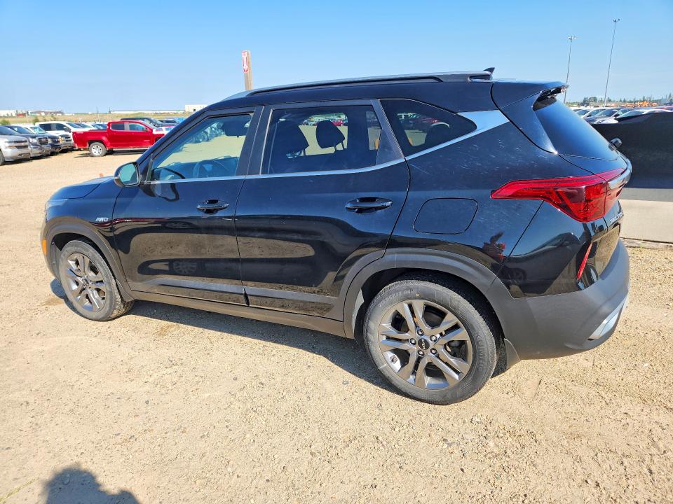 2022 Kia Seltos VIN KNDEUCAA8N7309216 COPART salvage auction — SIDE, AB - BOS - SALVAGE, sold $10,000 on 2026-08-06 (photo 2)
