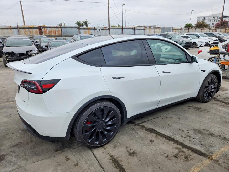 2025 Tesla Model y VIN 7SAYGDEF4SF216539 COPART salvage auction — FRONT END, Salvage Title, sold $15,200 on 2026-07-13 (photo 3)