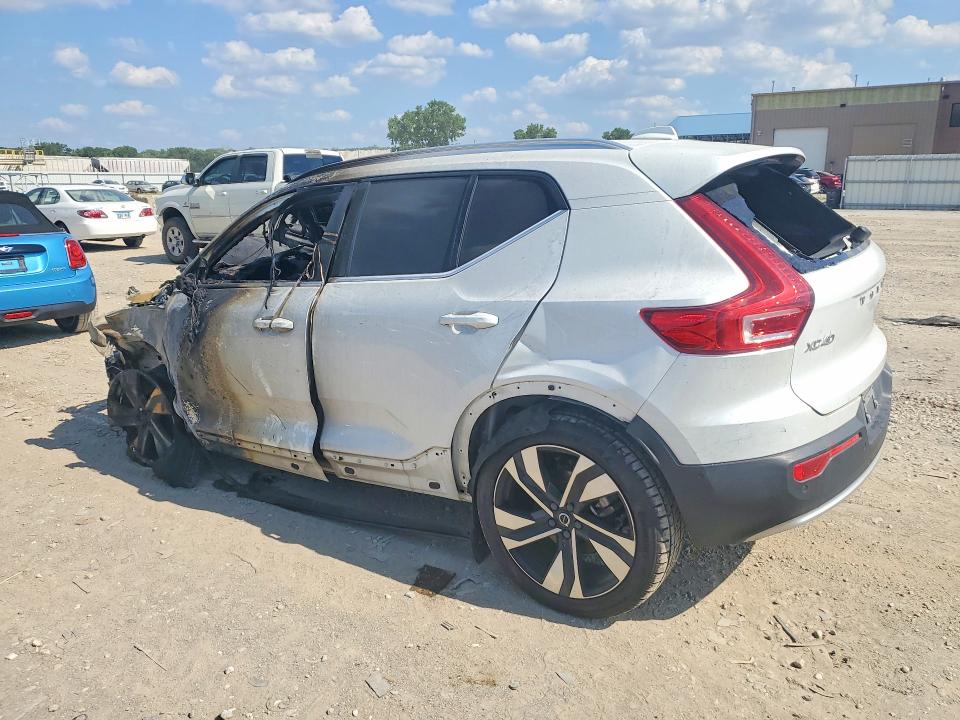 2023 Volvo Xc40 VIN YV4L12UA8P2060161 COPART salvage auction — Burn Engine, Ks - Non-Repairable Vehicle Certifi, sold $125 on 2026-08-11 (photo 2)