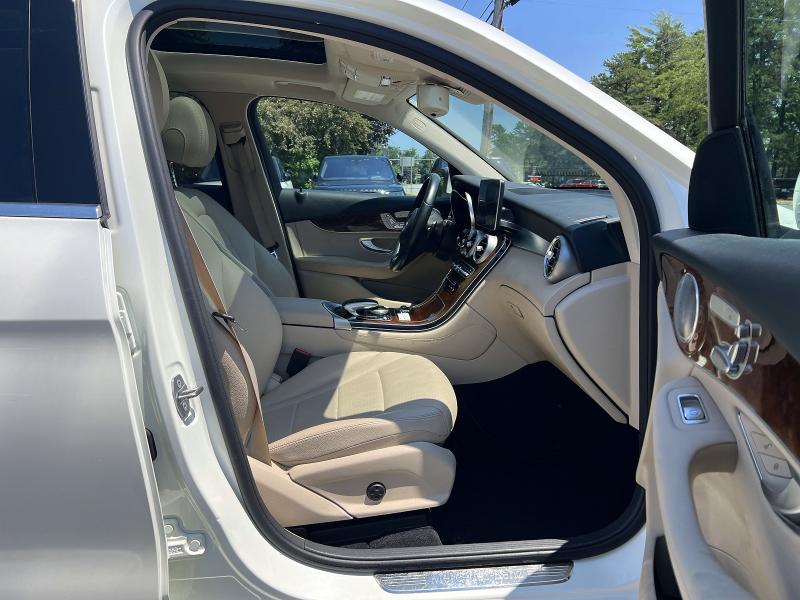2016 Mercedes-benz Glc VIN WDC0G4KB3GF092255 COPART salvage auction — MINOR DENT/SCRATCHES, Wi - Certificate Of Title (P), sold $9,900 on 2026-07-17 (photo 5)