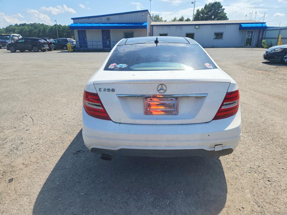 2013 Mercedes-benz C-klasse VIN WDDGJ4HB7DG052513 COPART salvage auction — MINOR DENT/SCRATCHES, TX - CERTIFICATE OF TITLE, sold $1,450 on 2026-07-30 (photo 6)