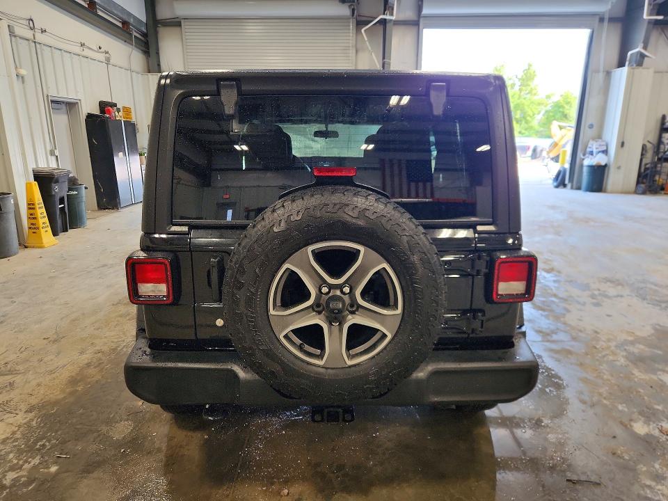2018 Jeep Wrangler unlimited VIN 1C4HJXDG0JW272045 COPART salvage auction — MINOR DENT/SCRATCHES, MO - CERTIFICATE OF TITLE, sold $10,000 on 2026-08-27 (photo 6)