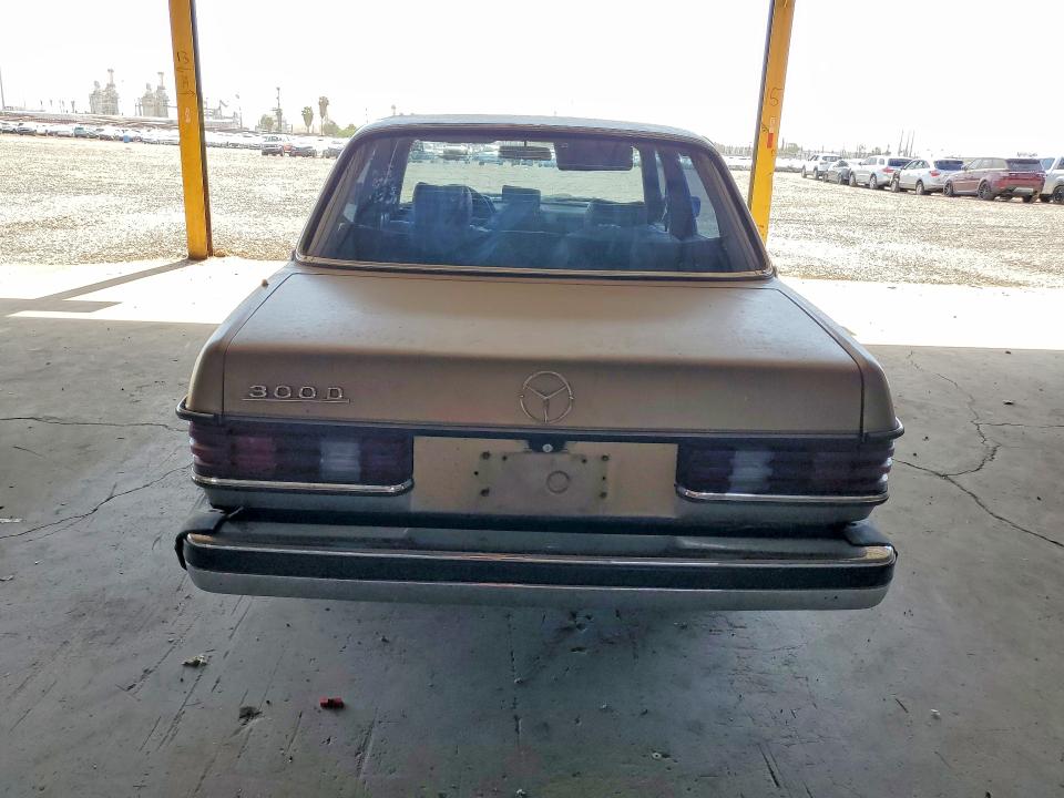 1984 Mercedes-benz 300 VIN WDBAB33AXEA006277 COPART salvage auction — FRONT END, AZ - CERT OF TITLE-RESTORED SALVAGE (P), sold $475 on 2026-07-29 (photo 6)