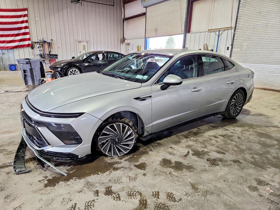 2025 Hyundai Sonata hybrid VIN KMHL34JJ4SA104051 — COPART salvage auction photo