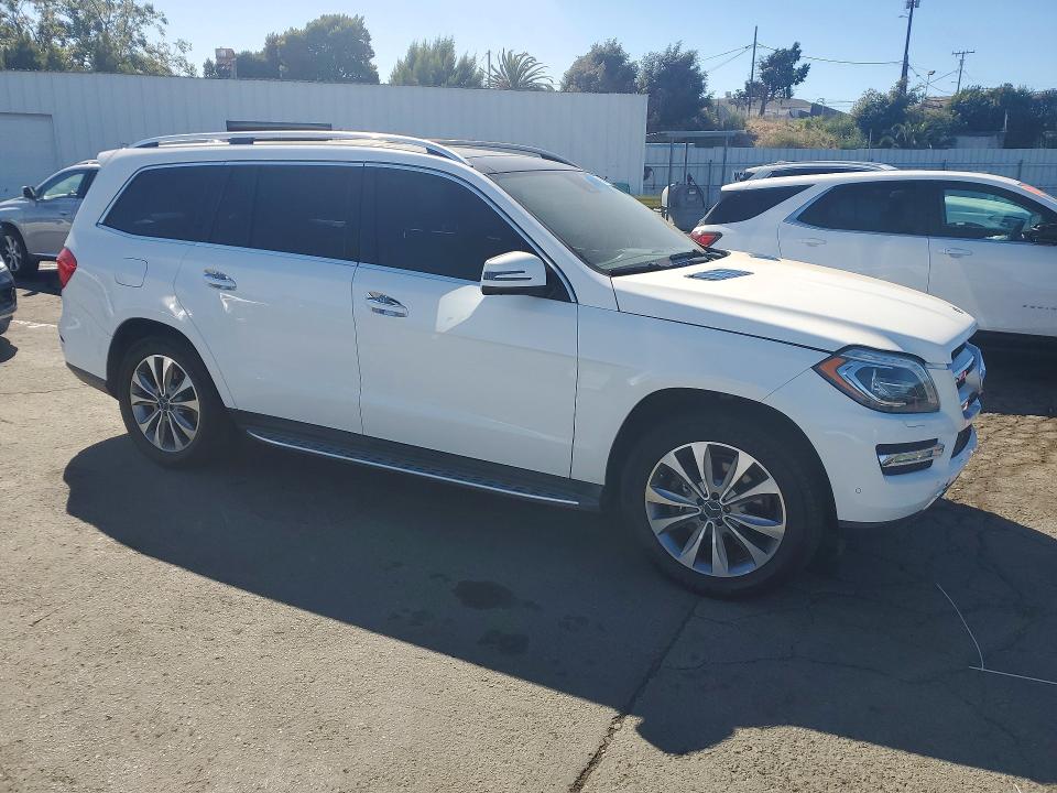 2015 Mercedes-benz VIN 4JGDF6EE8FA475689 COPART salvage auction — MINOR DENT/SCRATCHES, Ca - Dis/Dlr/Exp Only Clean Title, sold $2,000 on 2026-07-22 (photo 4)
