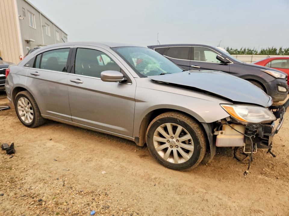 2013 Chrysler 200 VIN 1C3CCBBB2DN509566 COPART salvage auction — FRONT END, AB - BOS - SALVAGE, sold $125 on 2026-09-03 (photo 4)