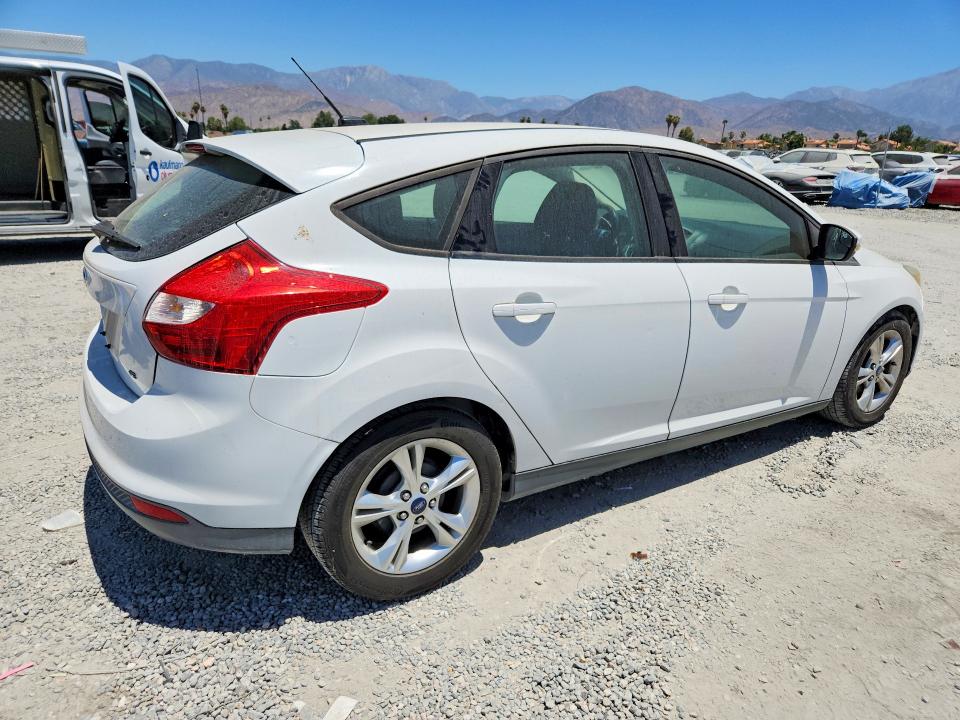 2014 Ford Focus VIN 1FADP3K21EL123685 COPART salvage auction — MINOR DENT/SCRATCHES, Ca - Dis/Dlr/Exp Only Clean Title, sold $300 on 2026-07-22 (photo 3)