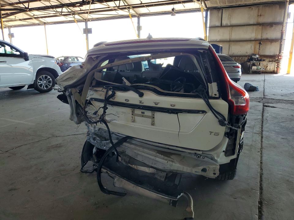 2015 Volvo Xc60 VIN YV440MDKXF2758975 COPART salvage auction — REAR END, Az - Cert Of Title - Salvage, sold $900 on 2026-08-26 (photo 6)