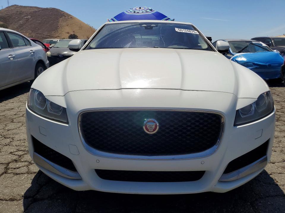 2017 Jaguar Xf VIN SAJBK4BV6HCY28598 COPART salvage auction — MINOR DENT/SCRATCHES, CA - DIS/DLR/EXP ONLY CLEAN TITLE, sold $1,350 on 2026-07-27 (photo 5)