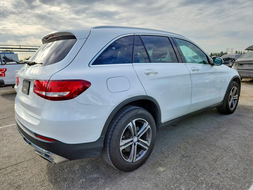 2016 Mercedes-benz Glc class VIN WDC0G4JB2GF113842 COPART salvage auction — MINOR DENT/SCRATCHES, Ca - Dis/Dlr/Exp Only Clean Title, sold $6,500 on 2026-07-27 (photo 3)