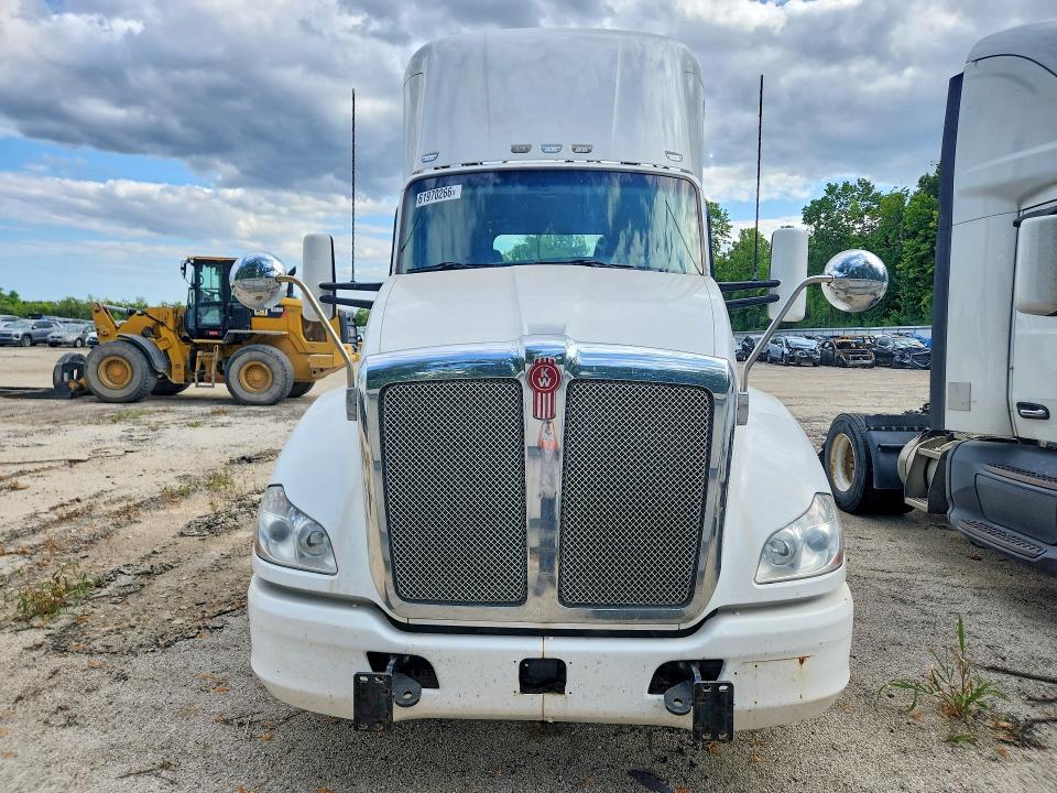 2015 Kenworth All other VIN 1XKYA48X7FJ403411 COPART salvage auction — NORMAL WEAR, CT, sold $5,000 on 2026-09-09 (photo 5)