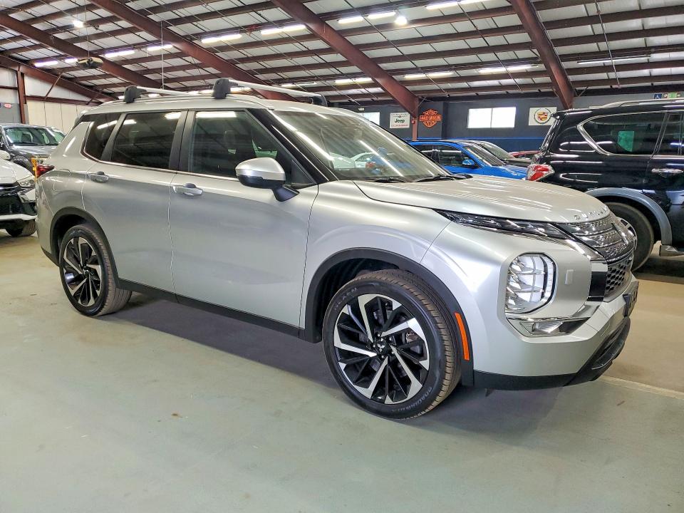 2022 Mitsubishi Outlander VIN JA4J4TA80NZ023855 COPART salvage auction — MINOR DENT/SCRATCHES, WV - CERTIFICATE OF TITLE (P), sold $8,000 on 2026-07-30 (photo 4)