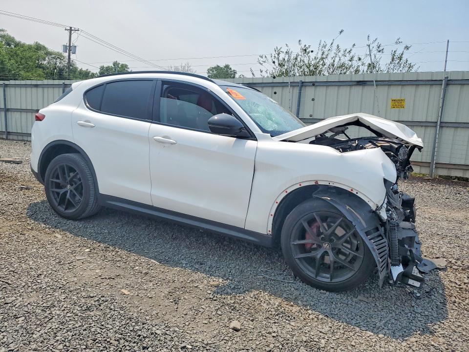 2019 Alfa romeo Stelvio VIN ZASPAKAN8K7C70175 COPART salvage auction — FRONT END, Nj - Cert Of Title-Salvage, sold $1,100 on 2026-08-11 (photo 4)