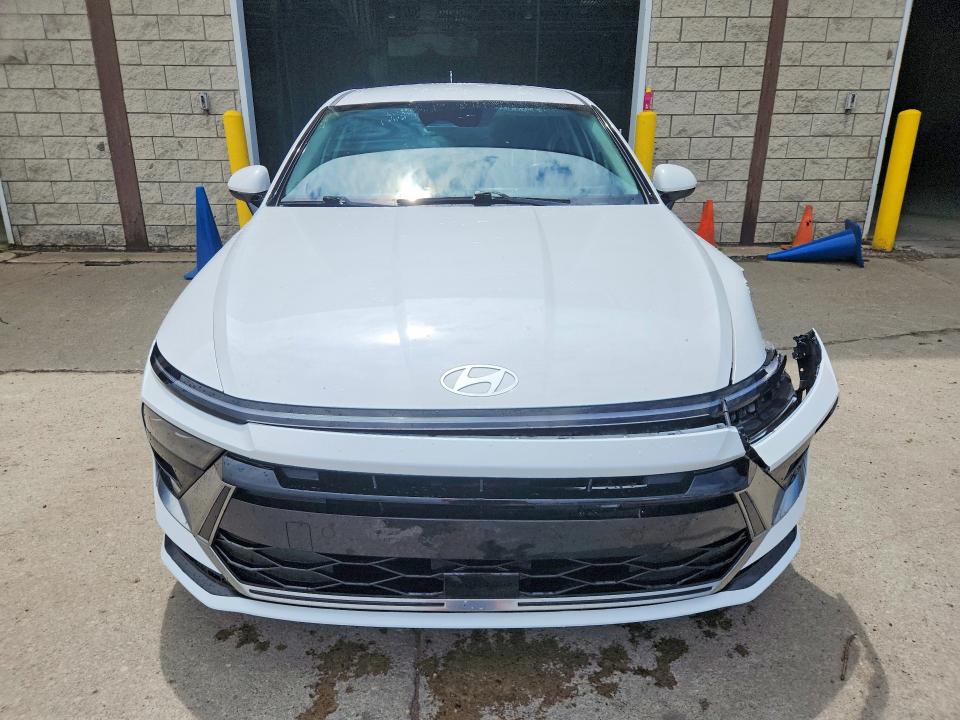 2025 Hyundai Sonata hybrid VIN KMHL34JJ8SA104697 COPART salvage auction — FRONT END, In - Certificate Of Title, sold $11,000 on 2026-07-20 (photo 5)