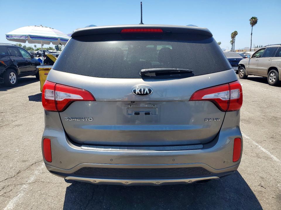 2015 Kia Sorento VIN 5XYKW4A77FG654054 COPART salvage auction — MINOR DENT/SCRATCHES, Ca - Dis/Dlr/Exp Only Clean Title, sold $2,150 on 2026-07-31 (photo 6)