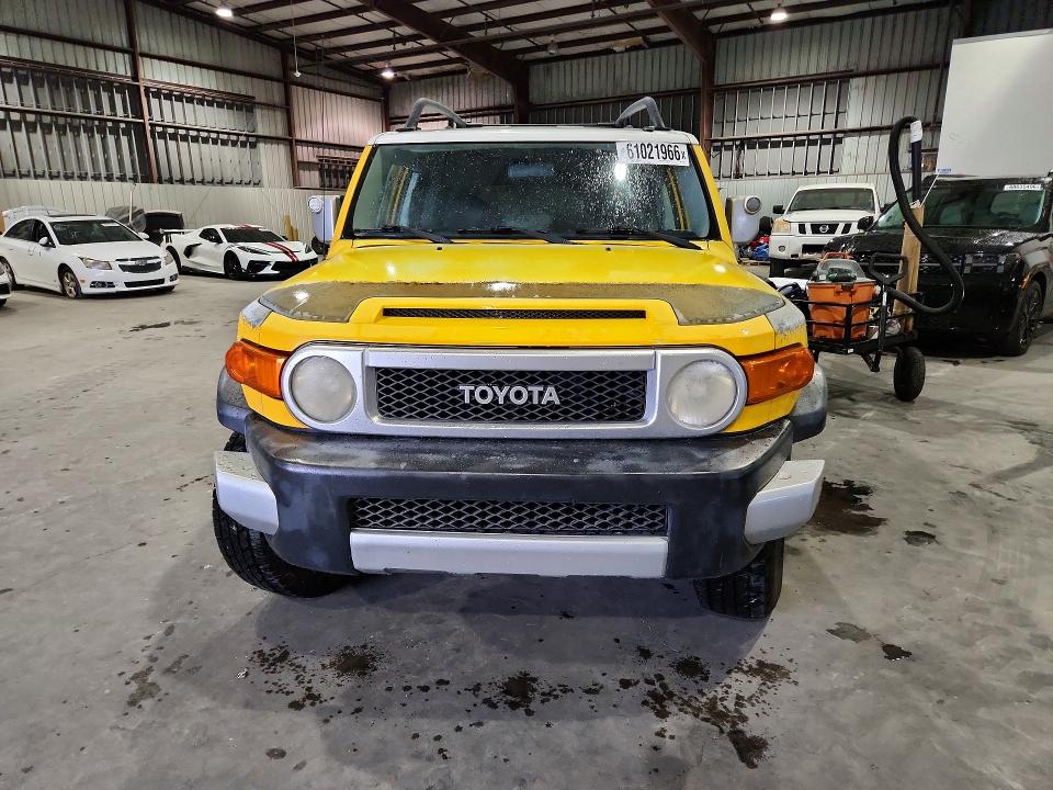 2008 Toyota Fj cruiser VIN JTEZU11F08K007451 COPART salvage auction — MINOR DENT/SCRATCHES, FL - CERTIFICATE OF TITLE, sold $2,800 on 2026-07-27 (photo 5)
