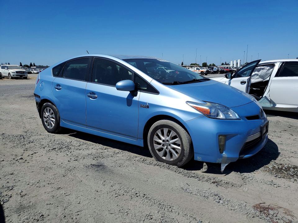 2014 Toyota Prius VIN JTDKN3DP5E3051311 COPART salvage auction — REAR END, Ca - Salvage Certificate, sold $625 on 2026-07-30 (photo 4)