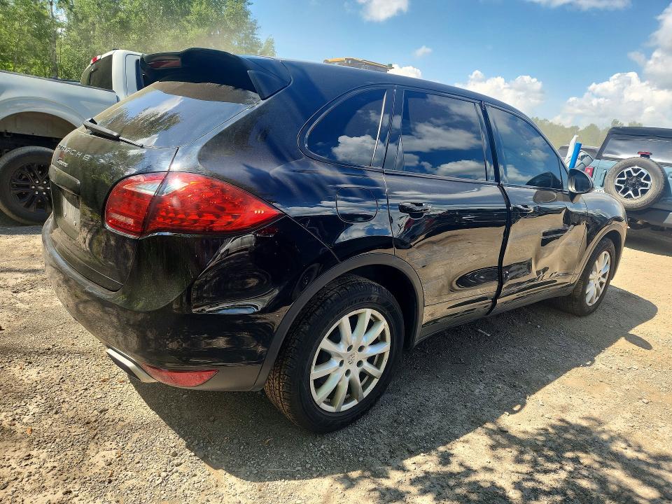 2014 Porsche Cayenne VIN WP1AA2A22ELA93878 COPART salvage auction — SIDE, On - Permit No Brand - Unfit, sold $2,150 on 2026-08-18 (photo 3)