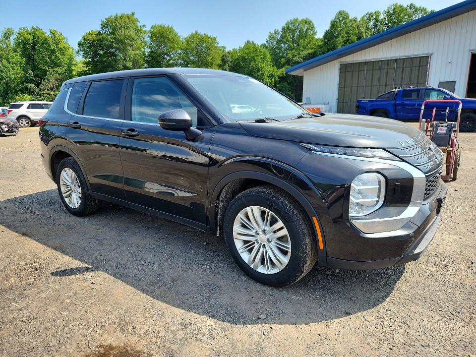 2023 Mitsubishi Outlander VIN JA4J4TA89PZ021718 COPART salvage auction — MINOR DENT/SCRATCHES, Mi - Certificate Of Title (P), sold $7,700 on 2026-10-06 (photo 4)