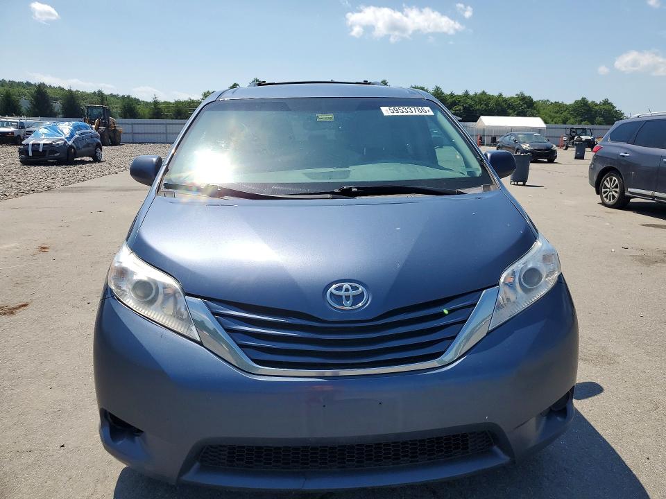 2017 Toyota Sienna VIN 5TDJZ3DC9HS177686 COPART salvage auction — MINOR DENT/SCRATCHES, Me - Certificate Of Title, sold $1,900 on 2026-07-31 (photo 5)