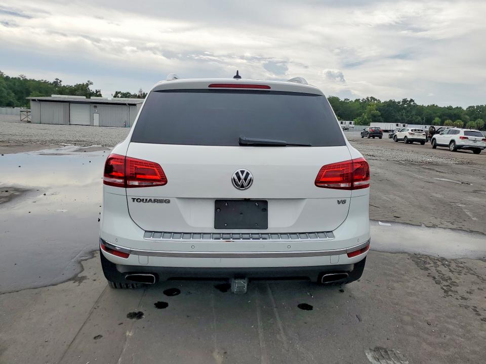 2016 Volkswagen Touareg VIN WVGEF9BP0GD011047 COPART salvage auction — FRONT END, Fl - Certificate Of Destruction, sold $15 on 2026-07-29 (photo 6)