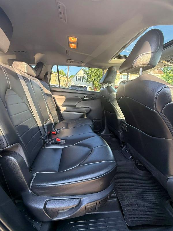 2020 Toyota Highlander VIN 5TDHZRBH6LS010646 COPART salvage auction — MINOR DENT/SCRATCHES, Nj - Certificate Of Title (P), sold $17,500 on 2026-07-18 (photo 8)