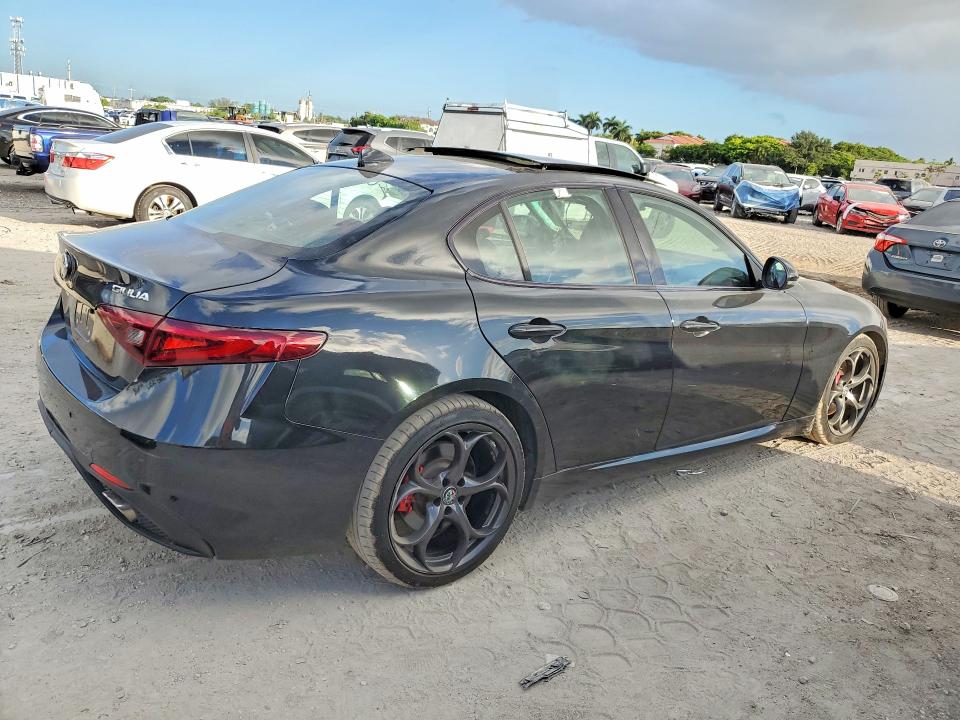 2017 Alfa romeo Giulia VIN ZARFAECN9H7539933 COPART salvage auction — FRONT END, Fl - Cert Of Title-Rebuilt (P), sold $1,650 on 2026-08-04 (photo 3)