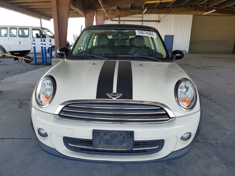 2011 Mini Cooper VIN WMWSU3C50BT251363 COPART salvage auction — MINOR DENT/SCRATCHES, CA - DIS/DLR/EXP ONLY CLEAN TITLE, sold $400 on 2026-07-09 (photo 5)